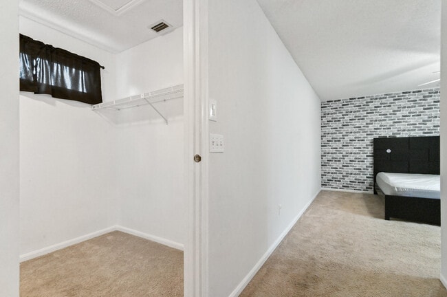 Building Photo - 10297 Hidden Springs Ct