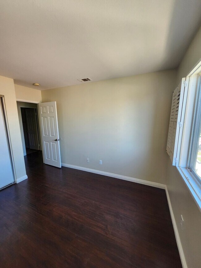 Building Photo - Beautiful two-story home located in the he...