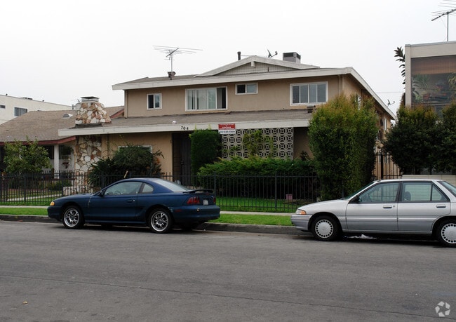 Building Photo - 704 Fir Ave