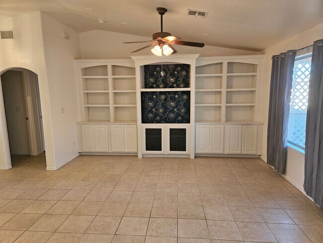 Building Photo - Fort Mohave!! 3 bedroom 2 bathroom in Fairway Estates.