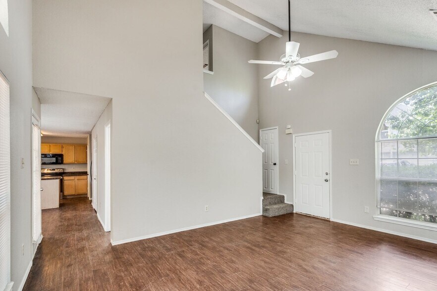 Building Photo - 1533 Collin Dr