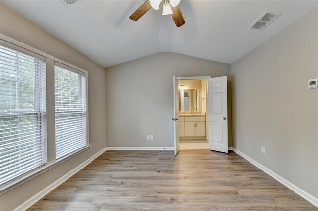 Building Photo - 4005 Edgecomb Dr