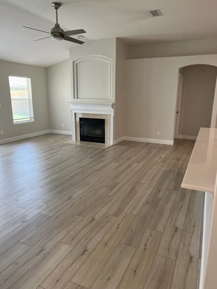 Building Photo - 12784 Chets Creek Dr N