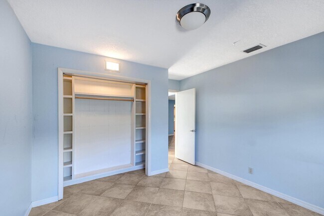 Building Photo - 1753 W Terrace Dr