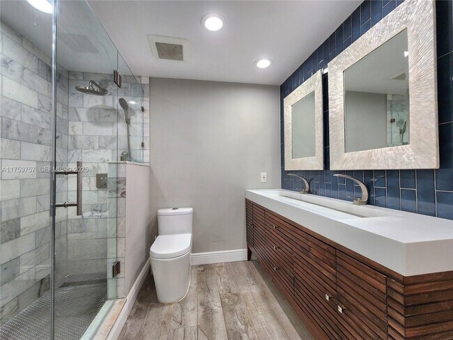 Building Photo - 3505 S Ocean Dr