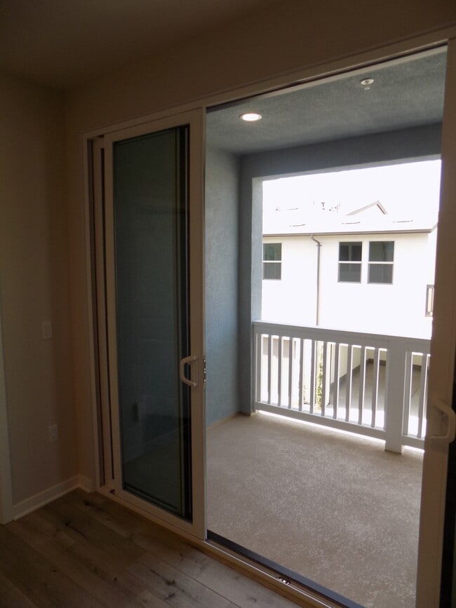 Building Photo - Beautiful 1 Bedroom 1 Bath Condo in Ranch ...