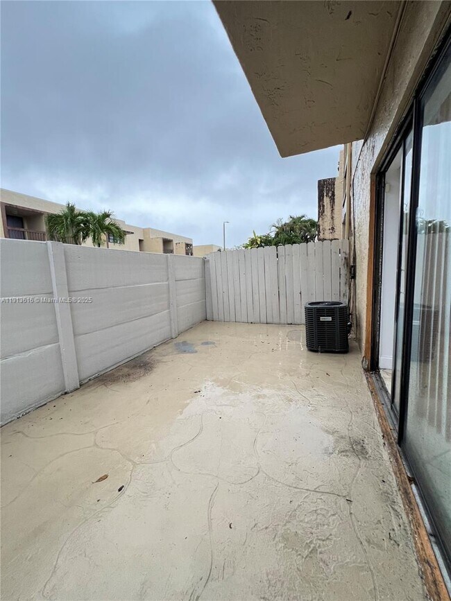 Building Photo - 6315 SW 138th Ct