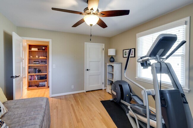 Building Photo - Shy's Hill Road Rental