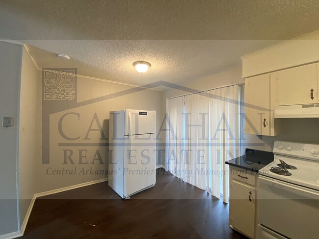 Building Photo - Duplex in NLR-Free Rent