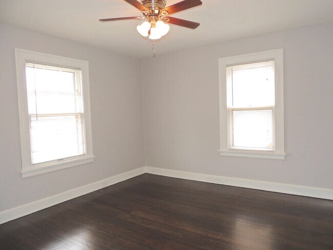 Building Photo - Updated 3 Bedroom - 1.5 Bathroom Cleveland Hts. Colonial for Rent!