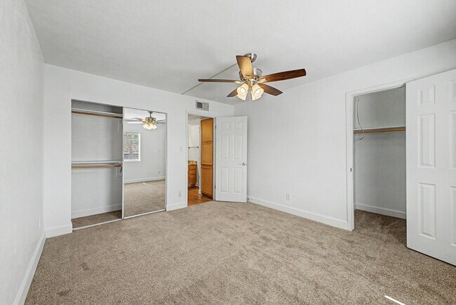 Building Photo - 3825 E Camelback Rd