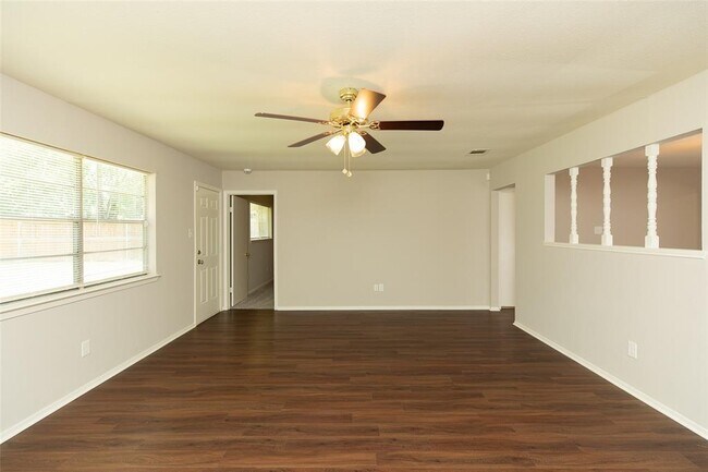Building Photo - 2555 Halstead Dr