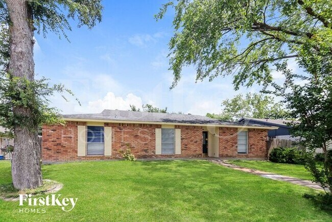 Building Photo - 3317 Kenwood Dr