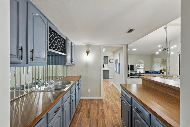 Building Photo - 3454 Livingston Ln