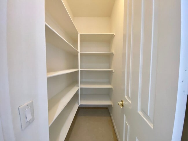 Building Photo - Spacious 4 bed 3 bath Newbury park home