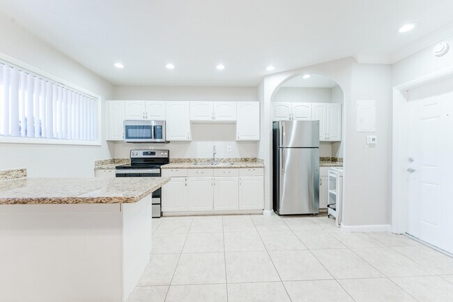 Building Photo - 831 E Palmetto Park Rd