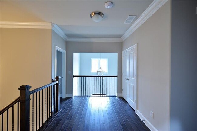 Building Photo - 7200 Grandview Overlook