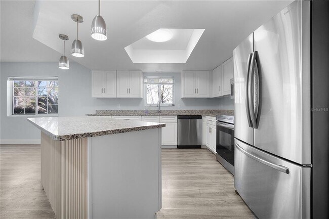 Building Photo - 600 Everett St