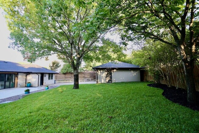 Building Photo - Executive Lease Near Preston Hollow  - Chef's Kitchen, Gated Drive & Spacious Patio