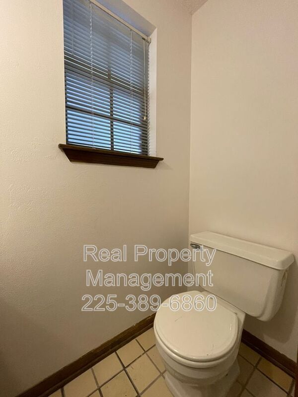 Building Photo - 6428 Chippendale Dr