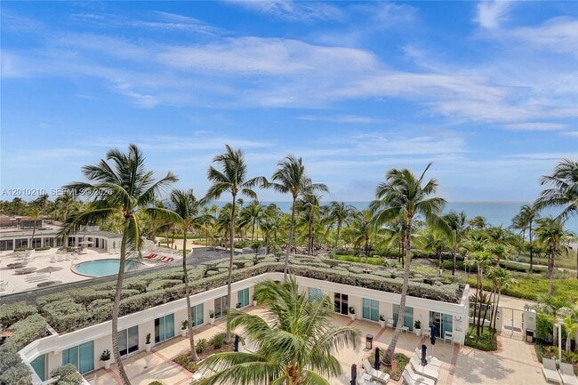 Building Photo - 10101 Collins Ave
