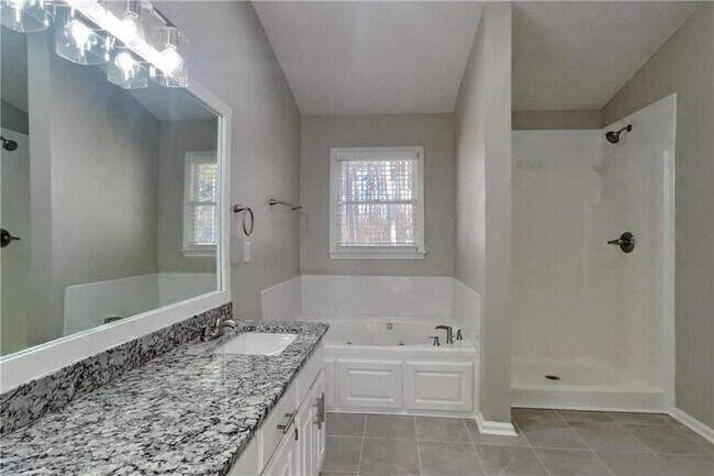 Building Photo - 3676 Victoria Dr