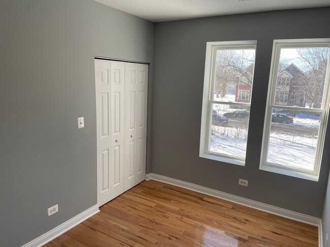 Building Photo - 1411 E 67th Pl