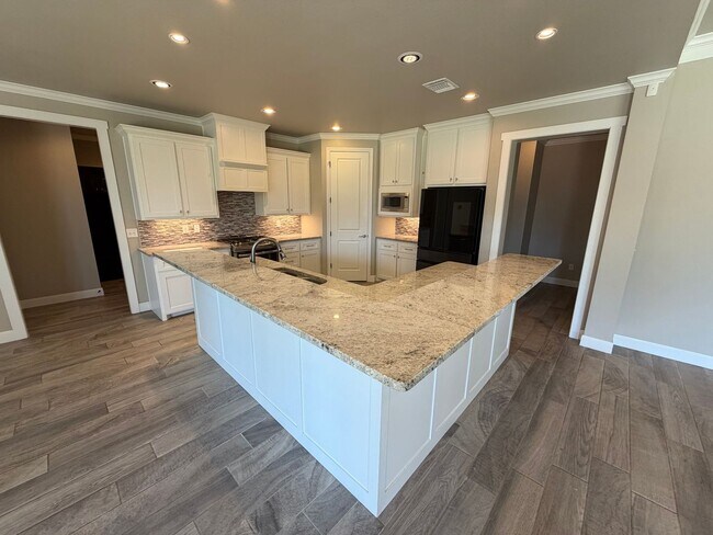 Building Photo - 6502 Isabella Dr