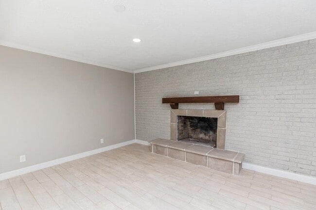 Building Photo - 185 El Pinto