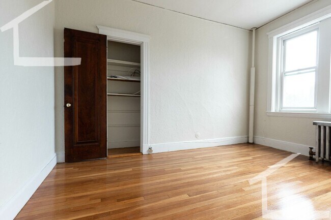 Building Photo - Bright 1-Bed in Prime Brighton Location | ...