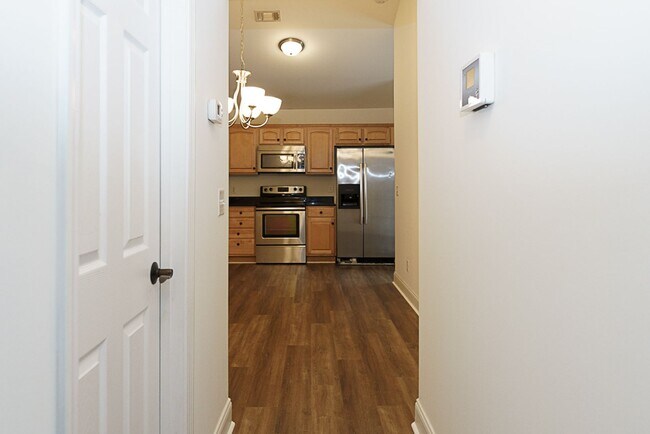 Building Photo - Three Bedroom Home in Hearthstone