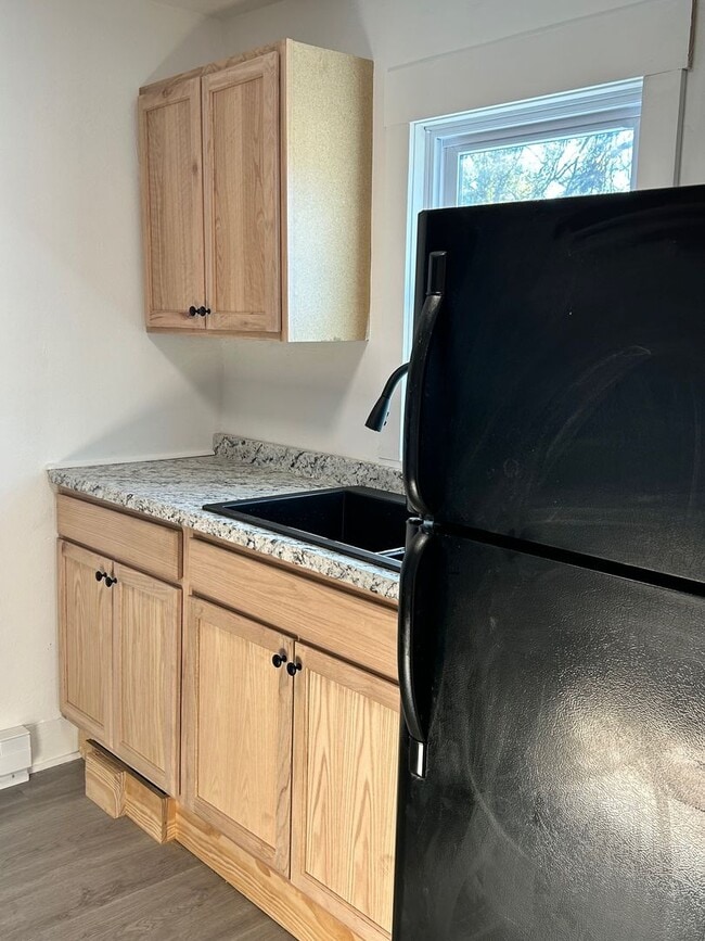 Building Photo - 422 Adam St