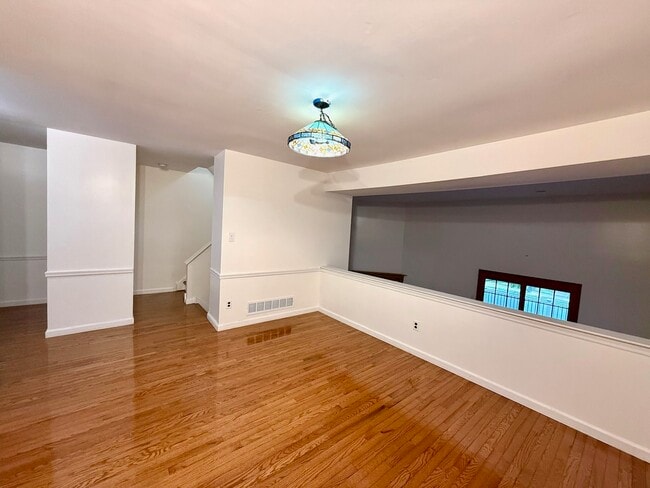 Building Photo - 102 Eaton Dr