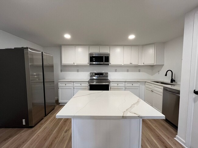 Building Photo - Modern 2BD*, 2BA with 3rd Bonus Room Near Downtown Durham with Assigned Off-Street Parking and Ba...