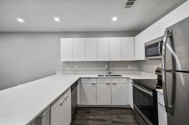 Building Photo - Junius Place Apartments