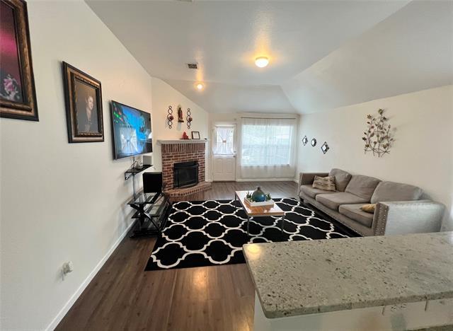 Building Photo - 1923 Pin Oak Ln