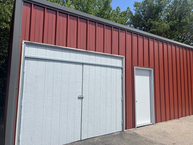 Building Photo - 11870 Spencer-Jones Rd