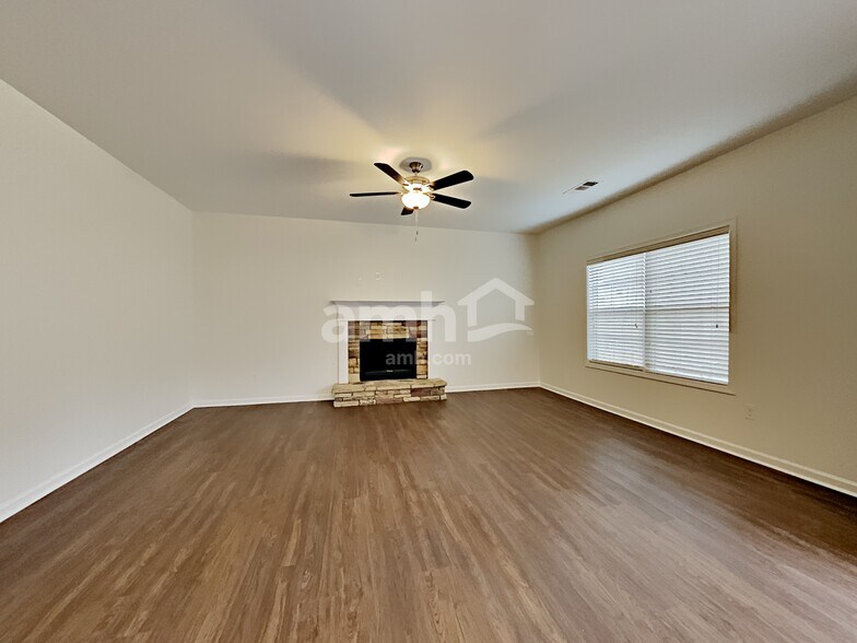 Building Photo - 3199 Arbor Oaks Dr SW