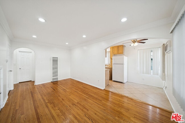 Primary Photo - 710 Westmount Dr