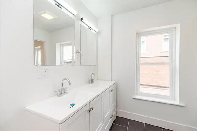 Building Photo - Beautiful Home- ready for move in!
