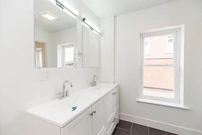 Building Photo - Brand New 4 Bedroom / 3.5 Bathroom Townhom...