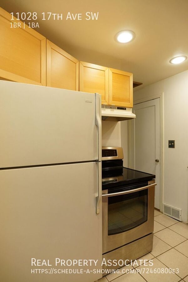 Building Photo - 11028 17th Ave SW