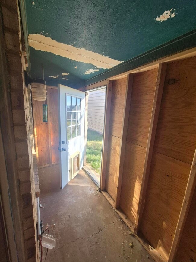 Building Photo - 3211 94th St