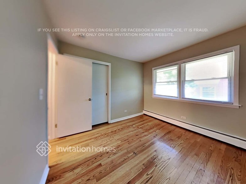 Building Photo - 2833 Briarwood Dr E