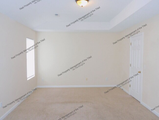 Building Photo - 3096 Canterbury Park Dr