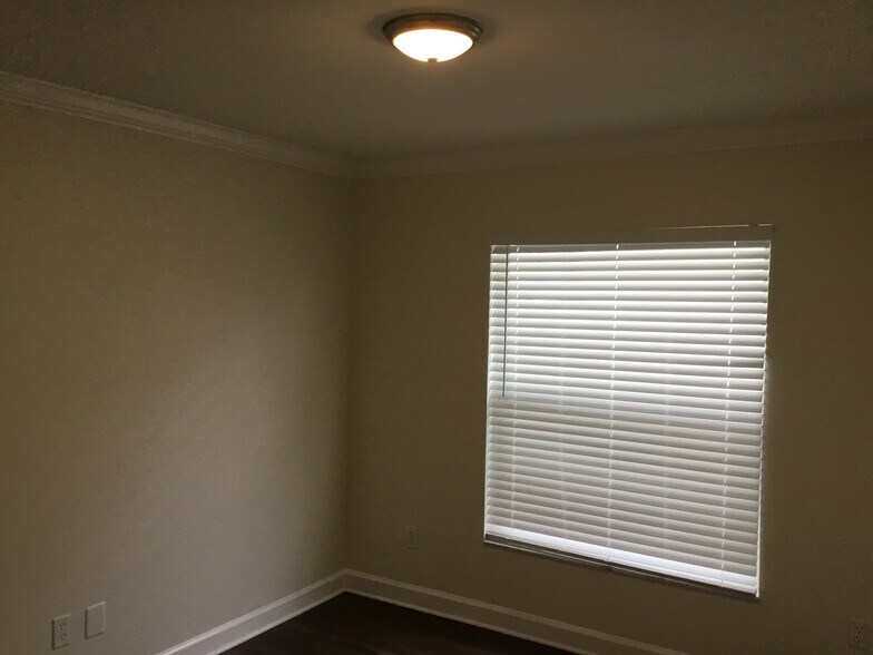 Building Photo - 71 Spring Ridge Dr