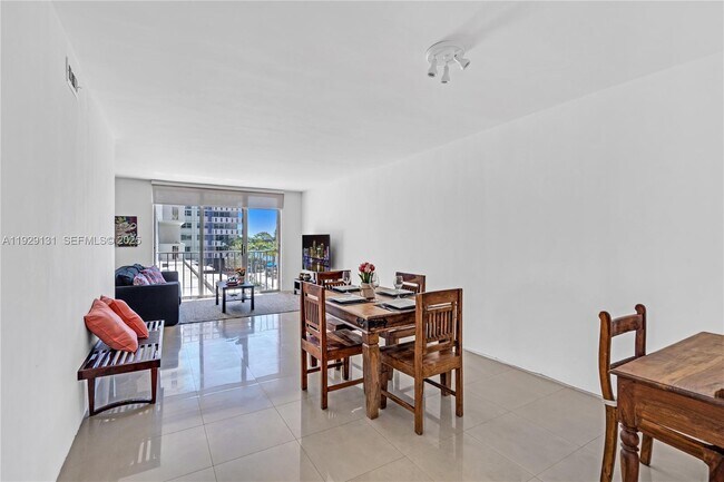 Building Photo - 800 West Ave