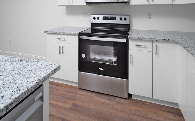 Building Photo - 8007 Vega Ct