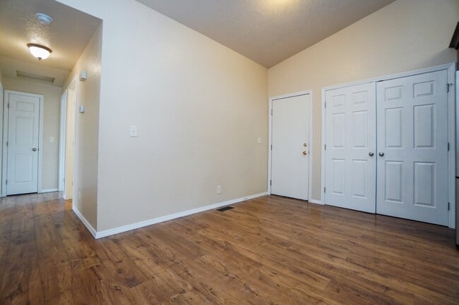 Building Photo - 2105 S Euclid Ln