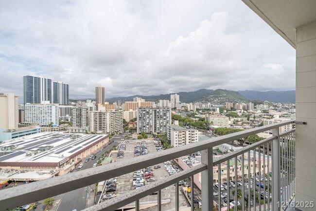 Building Photo - 1655 Makaloa St